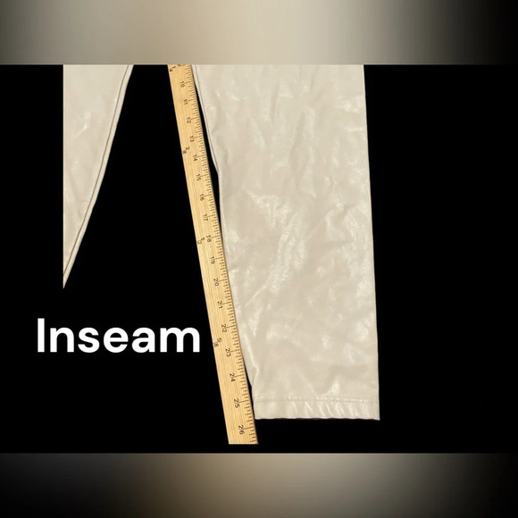 versatile and sleek faux leather legging by Boston Proper size large
L49 - Picture 4 of 7